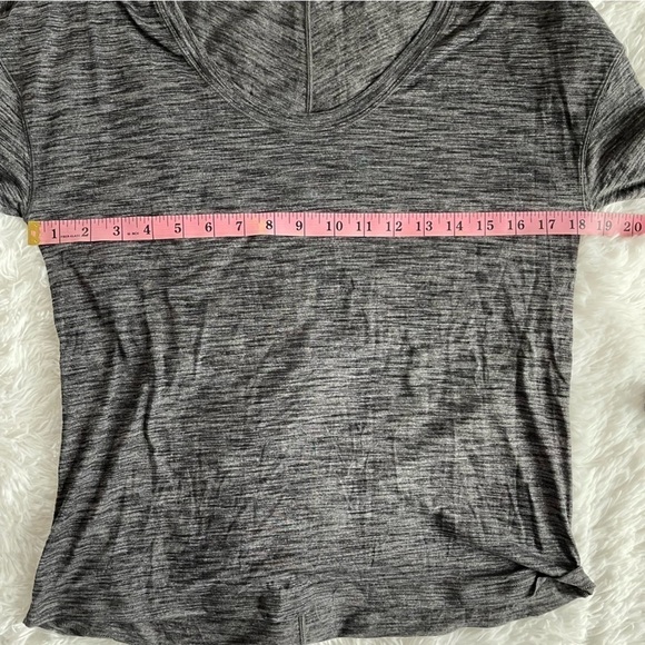 Lululemon | Born to Run long sleeve Heather grey tee - Picture 4 of 10